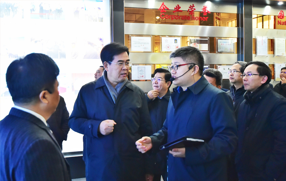 时任江西省委副书记、赣州市委书记李炳军带领全市各局和县市区领导70多人来我公司考察调研